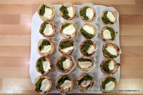 La cucina del riciclo - cestini di pane, gambi di asparagi e crescenza