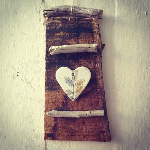 #legno #dorinaturaedecori #wallhanging #natura #pitturabotanica #riciclo #recupro #legnettidifiume #riverwood #painting #botanical #clay #argilla