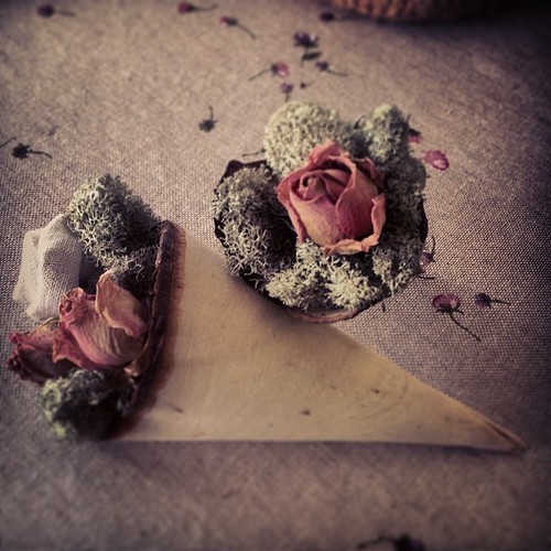 #dorinaturaedecori #colori #recycle #riciclo #rose #ghirlanda #flowers #composizione #