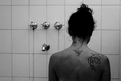 Auto retrato en baño ajeno / Self portrait in another person's bathroom