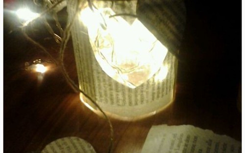 Il riciclo di un vaso di vetro in lanterna