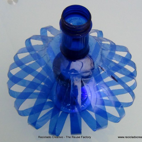 Lamp made with two plastic bottles #solandecabras #recycling #reusing #upcycling #recycle #upcycle #riciclo #diy #crafts
