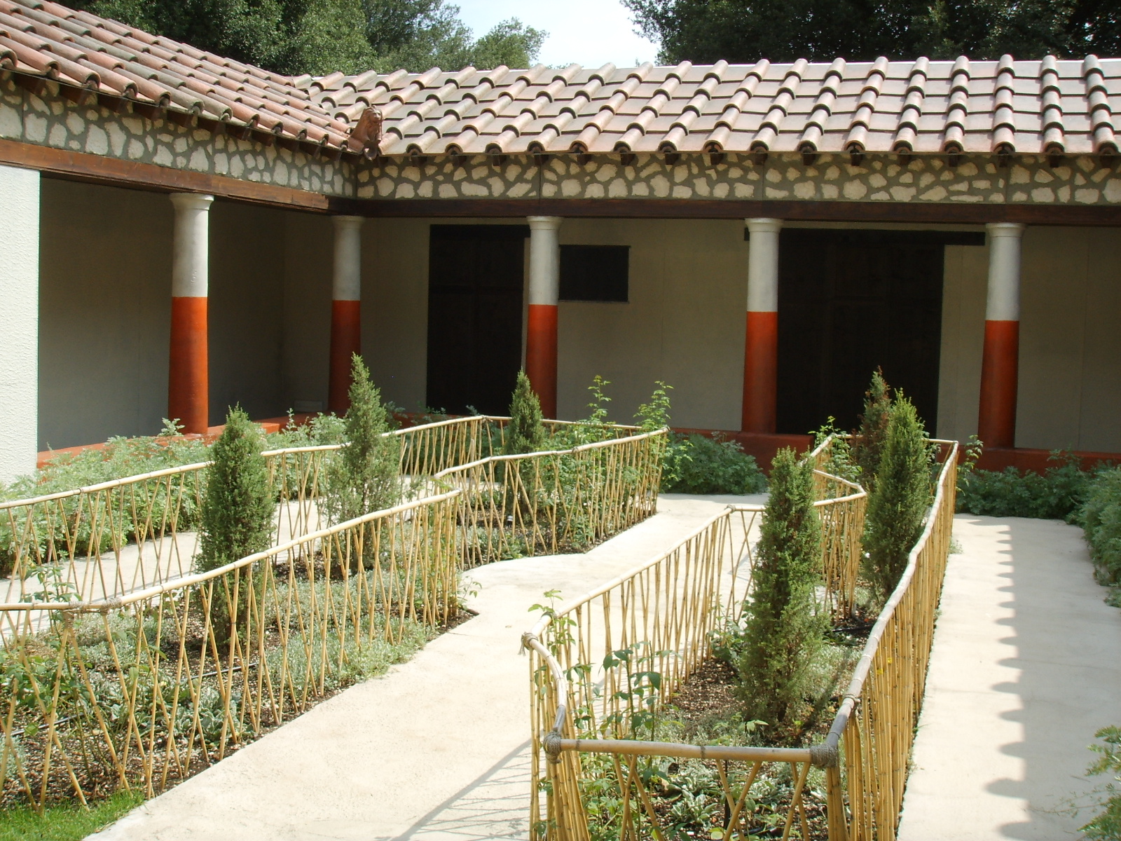 File:Ricostruzione del giardino della casa dei pittori al lavoro di pompei (mostra al giardino di boboli, 2007) 01.JPG