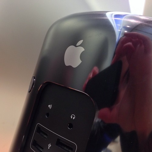 Mac Pro + bonus portrait of the artist.
