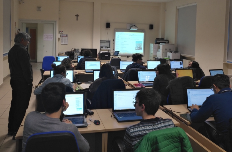 File:Studenti wikipediani al lavoro (Potenza, 2018).jpg