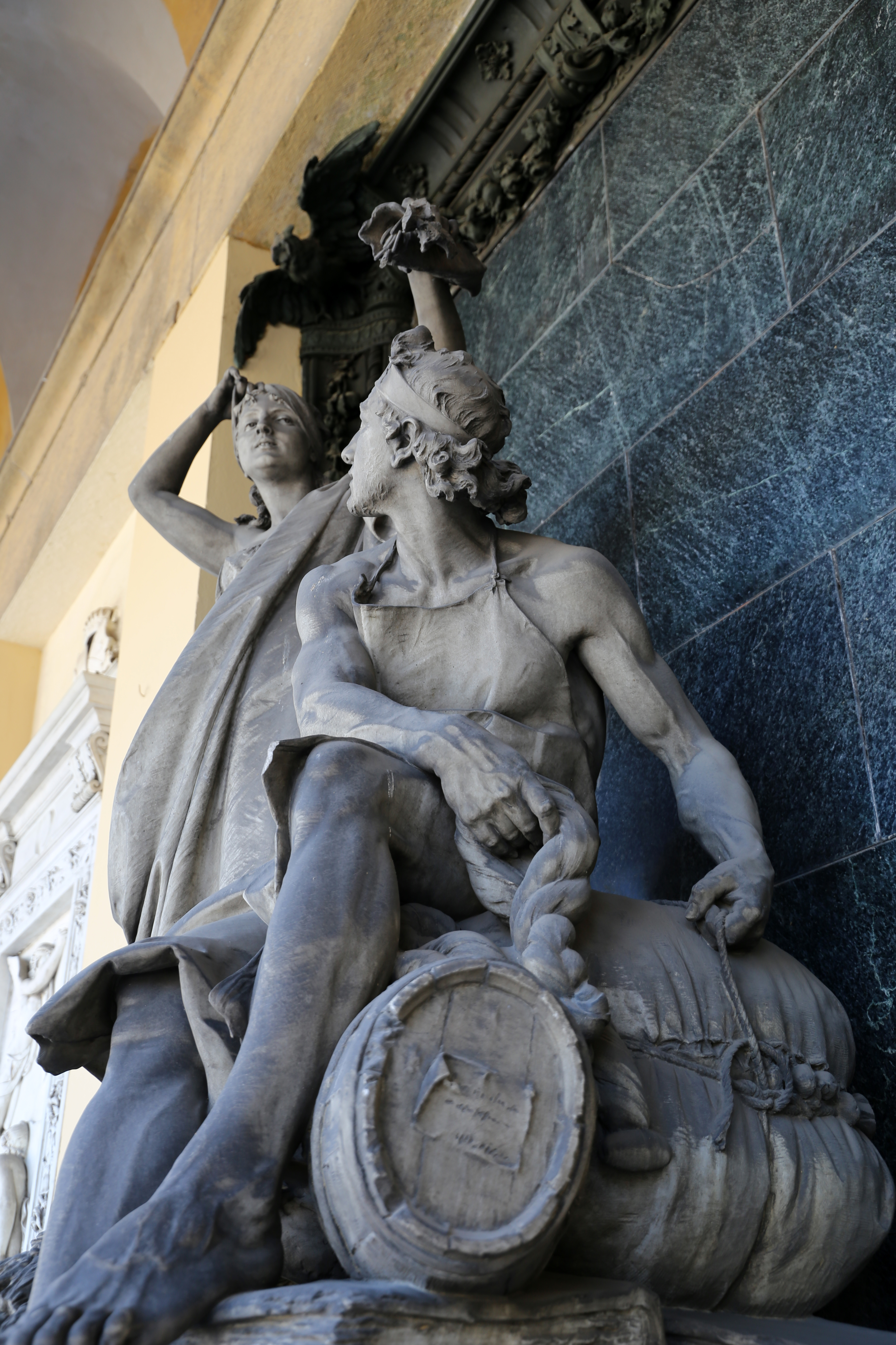Donato Barcaglia, Monumento a Francesco Poggi, 1890, 02 fortuna e lavoro