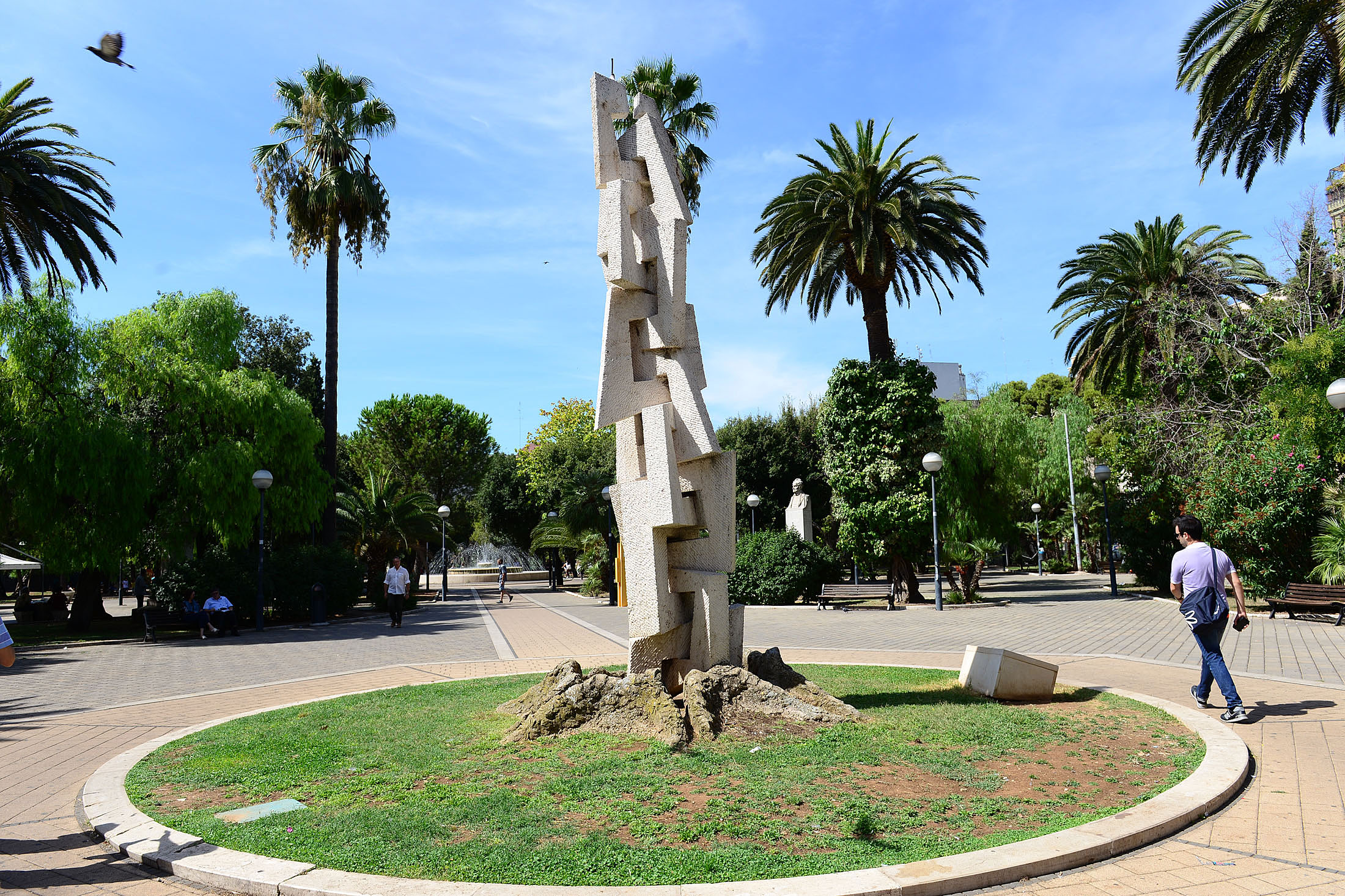 Bari monumenti Invalidi del Lavoro in piazza Garibaldi