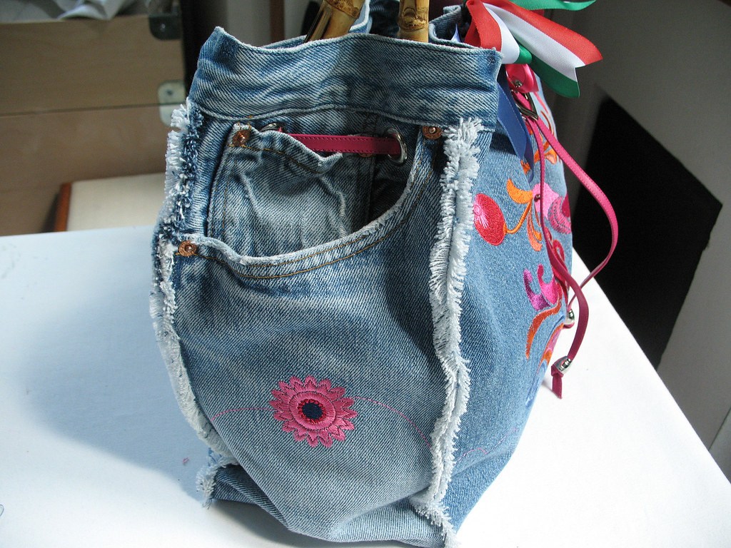 Carly Bag - Fianco della borsa