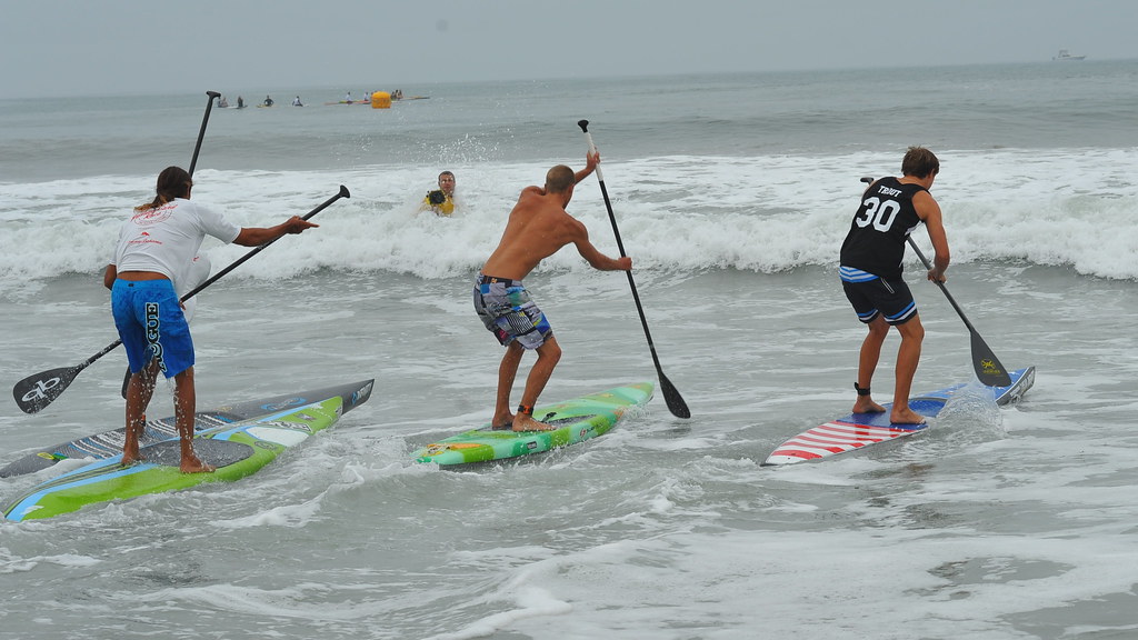 Paddleboarders Start Out