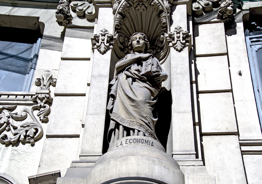 ' ESTATUA DE LA ECONOMIA' EDIFICIO PLAZA CANALEJAS MADRID 8934 22-2-2014