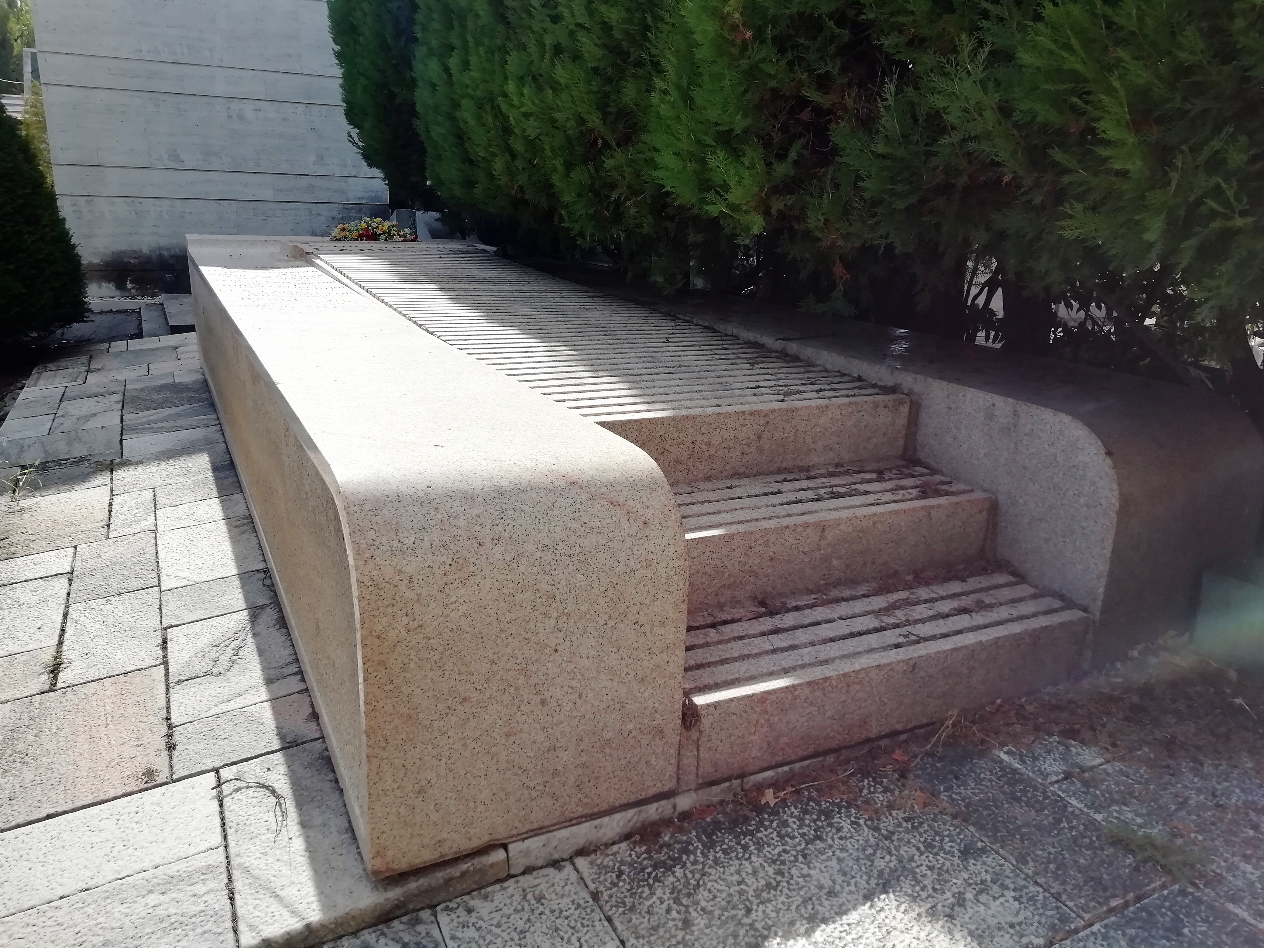 Tomba Lambertini - Campo degli Ospedali - Certosa di Bologna 01