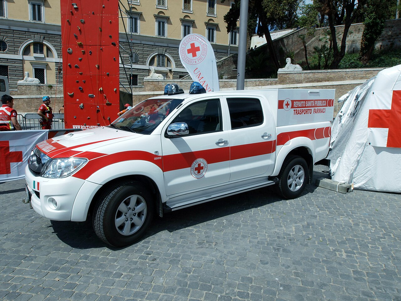 Toyota Odone Ambulanza, Reparto Sanitá Transporto Farmaci in Rome pic2.JPG