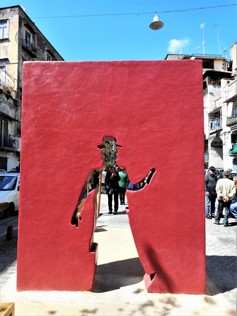 Monument to Totò (Antonio de Curtis, Naples 1898-Rome 1967) by Giuseppe Desiato at Sanità in Naples (2017)