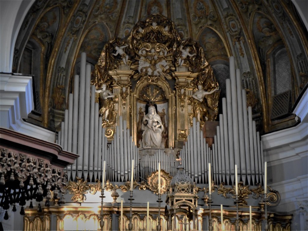 'The Virgin Mary and Child' called 'Madonna della Sanità', marble statue (about 1610) by Michelangelo Naccherino - Niche with Angels' glory (1711) by Arcangelo Guglielmelli and Cristoforo Schor - Sanità Church in Naples