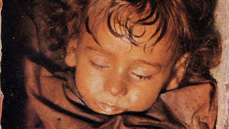 Palermo, il mistero della mummia della piccola Rosalia che apre e chiude gli occhi